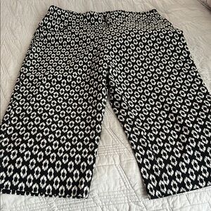 Ruby Rd. Black and White Patterned Capris